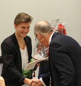 Simon Jonasson tilldelades Charlie Normanstipendiet i december 2012 och uppvaktades med blomsterkvast och diplom av Kommunfullmäktiges ordförande Anders &Aring;kerlind.<br /><br />