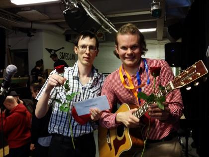Mattias och Mr Positive efter att de vann Stockholms deltävling i Musikschlaget i maj 2015.