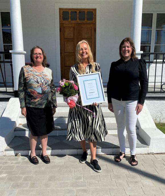 Vinnare av utmärkelsen &Aring;rets Nyetablering är Nina Rönnberg. Birgitta Dickson och Camilla Bring agerade prisutdelardelegation.