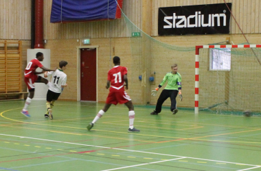 Broskolans Josef gör sitt och lagets tredje mål i matchen.