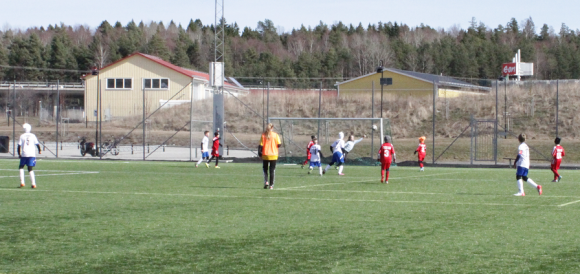 Håbo gick upp till en 3-0-ledning mot Bro innan Bro hittade sitt spel. Sakta kämpade de sig tillbaka in i matchen och lyckades kvittera med bara ett par minuter kvar på matchuret. 3-3 slutade matchen.