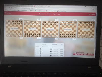 Så här ser det ut på skärmen under Yes2Chess innan matcherna drar igång. När matchuret startas ser spelarna bara sin egen schackbräda.