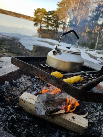 Fikastund vid Hällkana, Lejondalssjön.