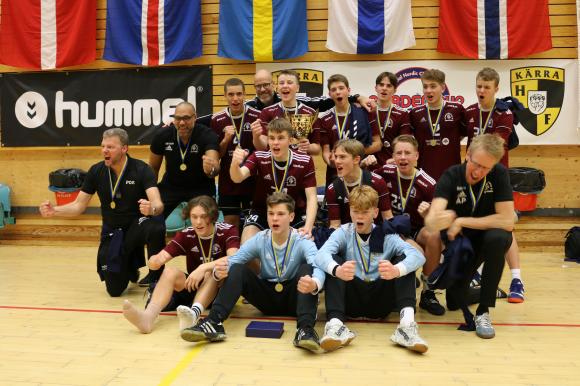 Norden Cup-vinnare 2019. Stolta och lyckliga spelare och ledare i KSKs P05.