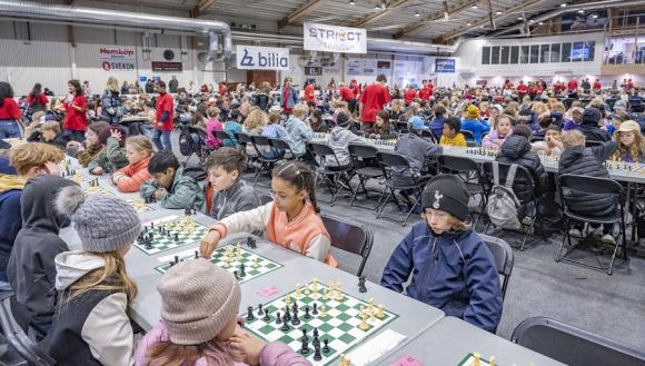 Schackfyran är världens största schacktävling där så många som 25 000 fjärdeklassare från över 1 000 klasser deltar varje år. Sedan starten 1978 har Schackfyran lärt över en halv miljon 10-åringar att spela schack!
