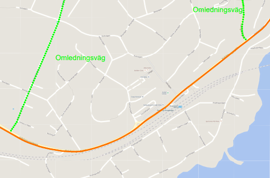 <span>Den gröna prickade linjen visar omledningsvägen och den röda linjen markerar Enköpingsvägen. (Illustration: Halleskogs)</span>
