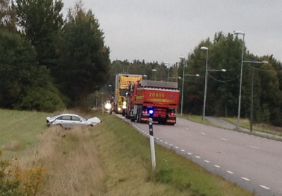 Personbilen åkte i riktning mot Kungsängen när olyckan inträffade.