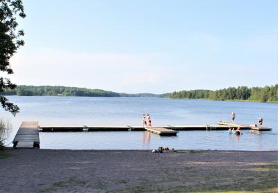 Friluftsgården Hällkana vid Lejondalssjön i Bro.