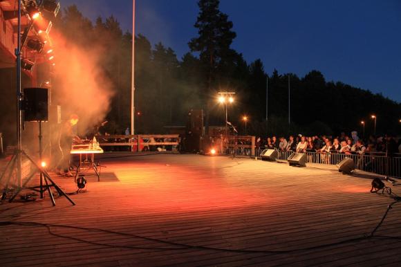 DJ Poja är självskriven artist på Upplands-bro Festivalen!