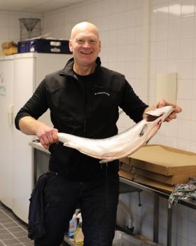 Lars Ribbefjord har sålt fisk i kommunen i 30 år. Nu öppnar han butik i Kungsängens centrum!
