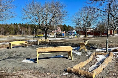 I centrala Bro, på ytan där Norrgrindens förskola låg, växer nu &Aring;terbruksparken fram. I framtiden är det tänkt att kommunen ska använda marken till ny bebyggelse, som en del av projektet Omdaning Bro, men i väntan på nya byggplaner kommer marken bli en park.