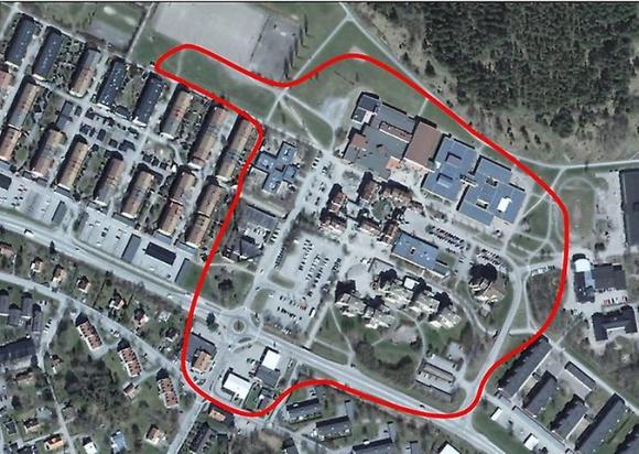 Det inringade området, som består av består av Bro centrum, parkeringar, del av Enköpingsvägen, Brorondellen, EON-huset, gamla och numera rivna Norrgrindens förskola, samt delar av gräsytorna vid Stjärnparken, kommer att få en ny detaljplan som styr hur området ska utvecklas och det är här framtidspromenaden kommer att ske. 