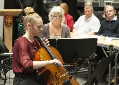 Cellisten Emma Svanberg är årets Charlie Norman-stipendiat.