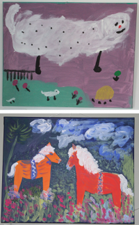 Två av tavlorna som ställdes ut och som målats av deltagare i konstgrupperna för demenssjuka.