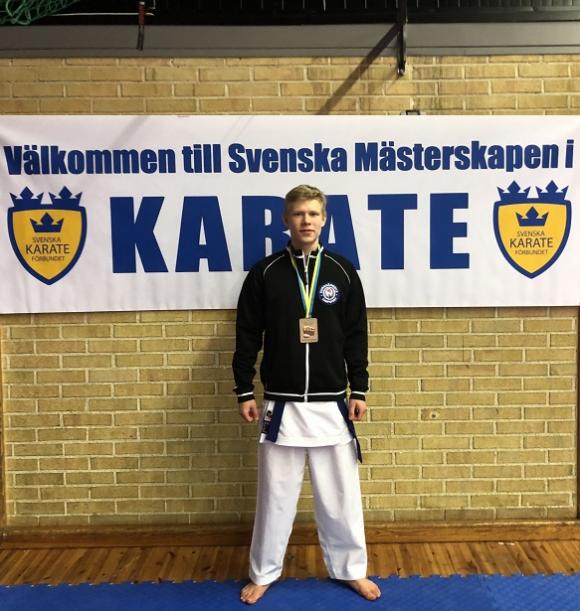 Erik Söderberg knep ett SM-brons i Kumite (kamp).