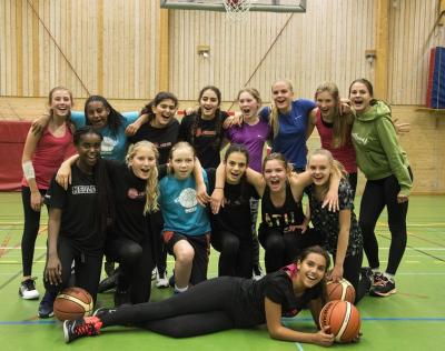 FUBB Baskets flickor 02-03. Lagbild på Mälarbasket kommer...
