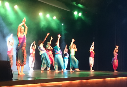 Bollywooddans inledde Kulturskolans julshow.